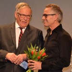För tio år sedan belönades Betel Gospel medmed kulturstipendiet. dirigenten Sören Gustavsson blomsterhyllades som tack för gruppens medverkan.