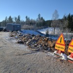 Rampen växer på järnvägens östra sida.