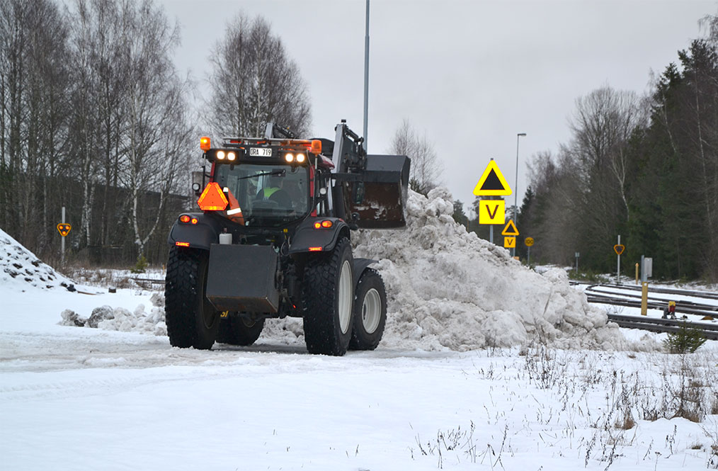 Snöröjning i Vaggeryd i dag efter lördagens snöfall.