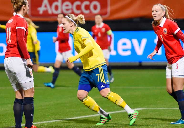 Lisa Dahlkvist stod för matchens enda mål redan i den tredje minuten mot Norge – och gav Sverige en drömstart på OS-kvalet. Foto: Svenska Fotbollförbundet