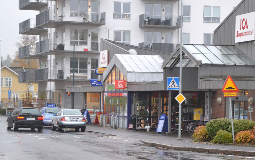 Parkeringsförbud råder utanför ICA i Vaggeryd, vilket många högaktningsfullt ha struntat i genom åren. Men nu blir det dyrt för den som ertappas. 