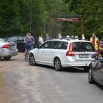 Trafikkaos utbröt vilket försenade folkdansare och sångare.