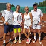 Lars-Evert Eskilsson och Anita Carlsson med tvåorna till vänster. De heter Rolf Westman (europamästare i singel för ett par år sedan) och Ann-Christine Medhammar från Stockholm med mängder med SM-guld i mixed och singel.