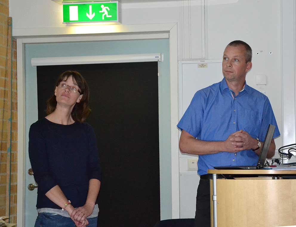 Monica Grönkvist-Johansson och Magnus Ljunggren begrundar sin presentation. 