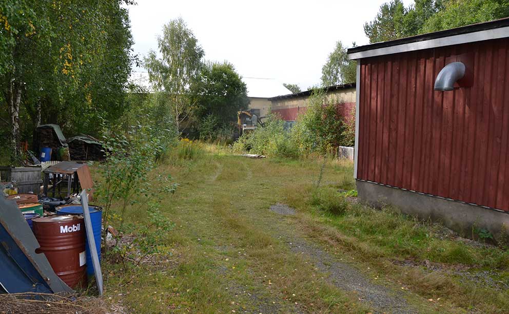 Två byggnader finns på fastigheten.