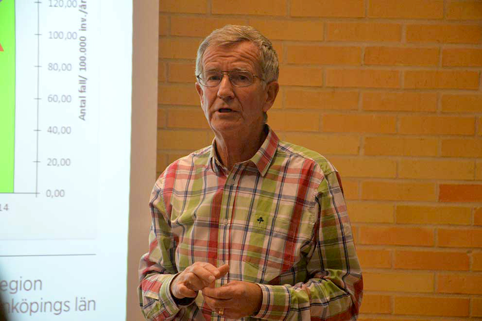 Smittskyddsläkaren Peter Iveroth föreläste om multiresistena bakterier.